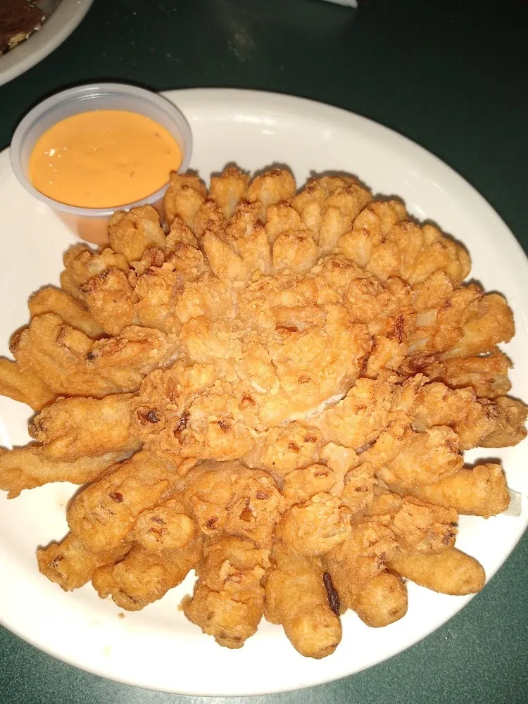 Blooming Onion with Spicy Sauce